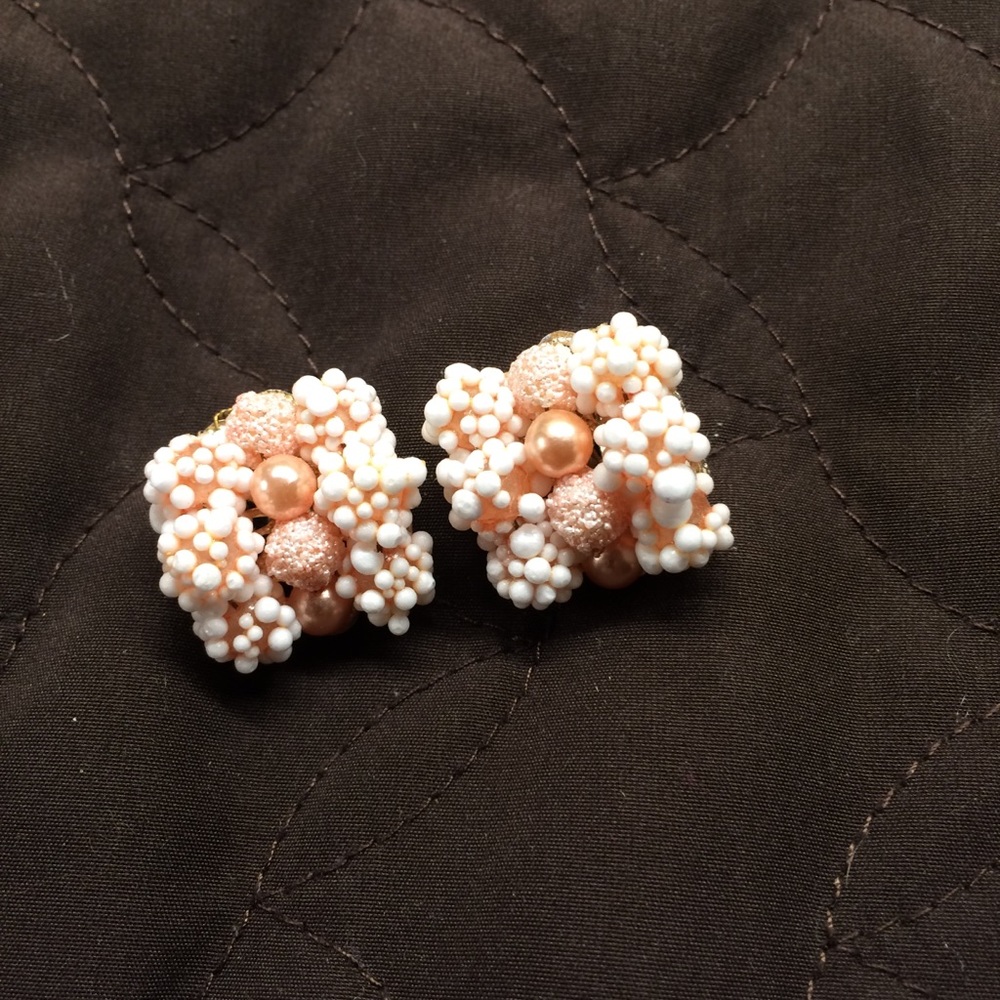 ✨Vintage Pink and White Pearl Clip Earrings